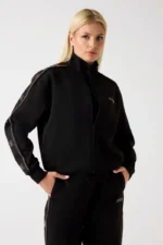 ΓΥΝΑΙΚΕΙΟ ΣΕΤ ΦΟΡΜΑΣ ΜΕ ΖΑΚΕΤΑ ΚΑΙ ΣΤΡΑΣ GUESS OCTAVIA V5BQ15KCX22 - Image 2